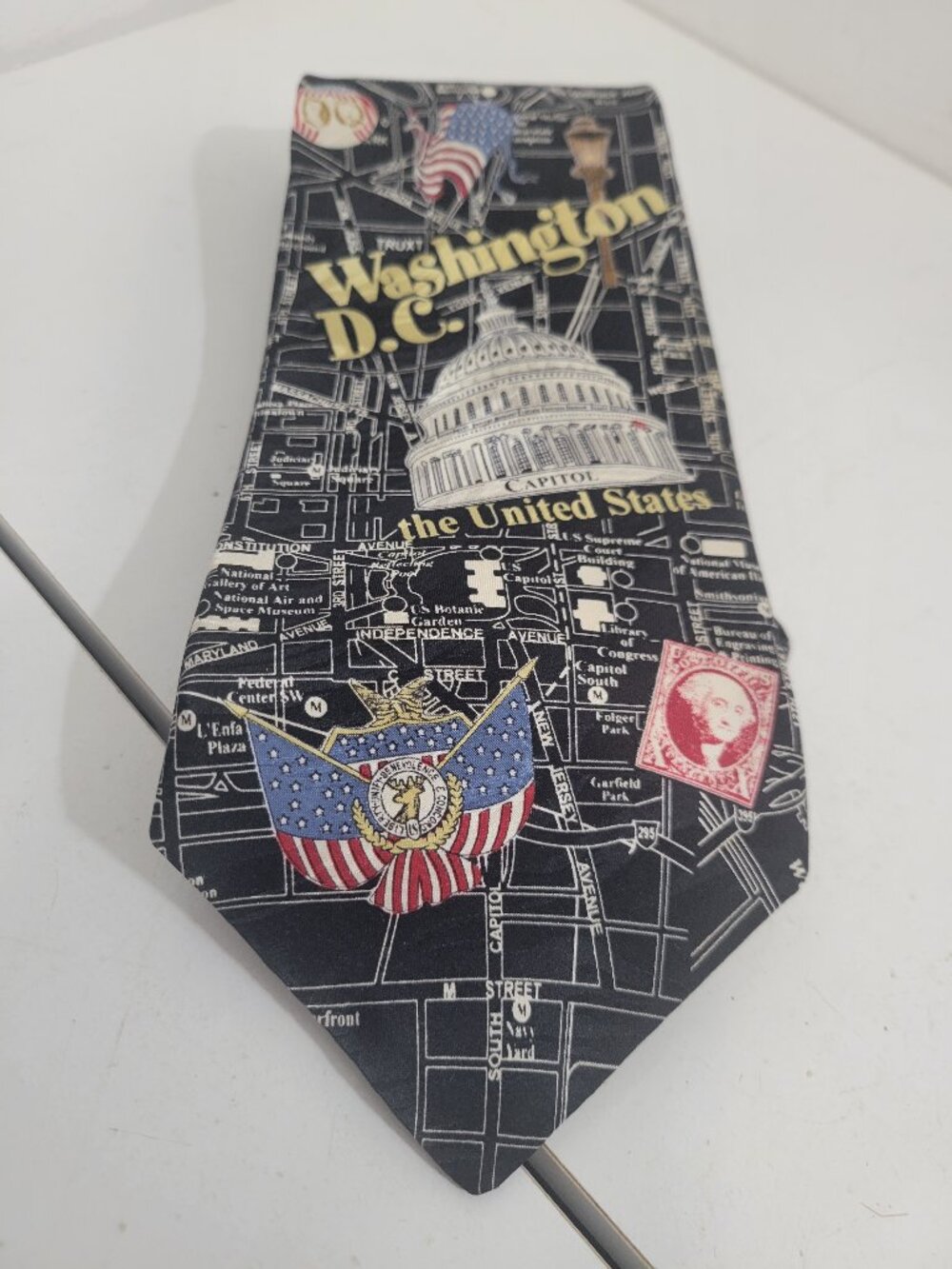 Vintage 100% Silk Washington DC Museum Tie